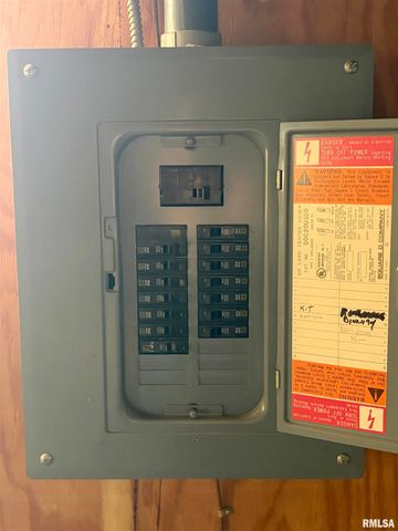 925 S MANUAL Avenue, Peoria, IL 61605