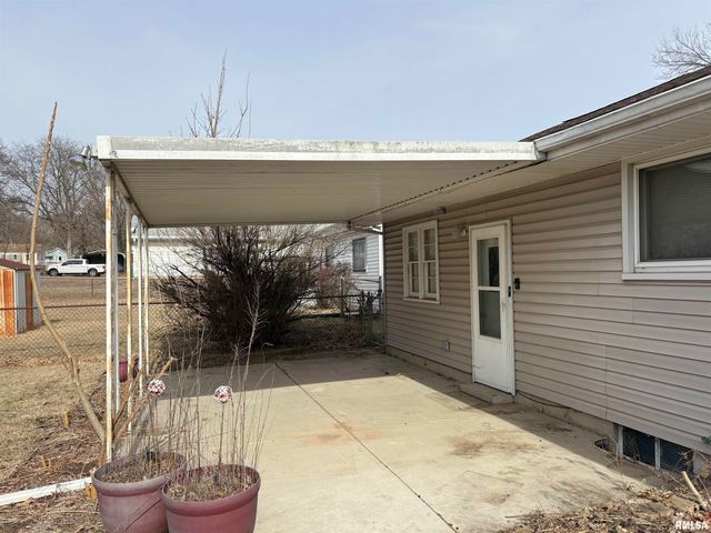 925 S MANUAL Avenue, Peoria, IL 61605