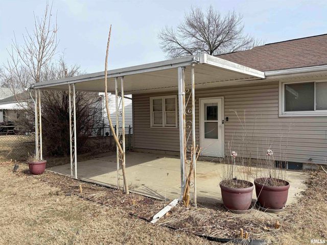 925 S MANUAL Avenue, Peoria, IL 61605