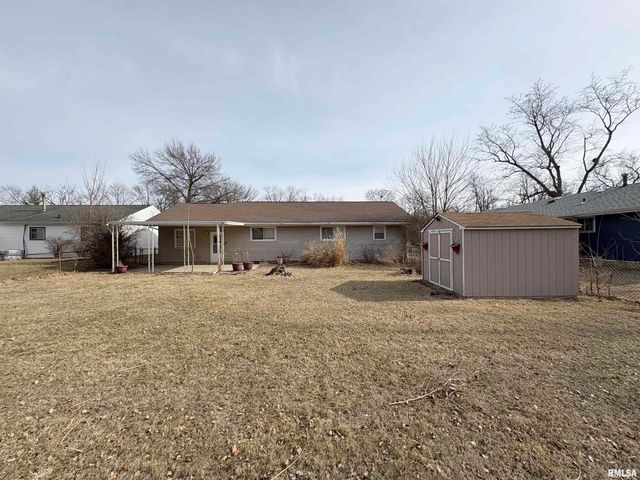 925 S MANUAL Avenue, Peoria, IL 61605