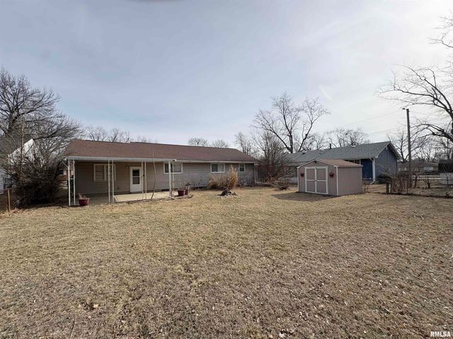 925 S MANUAL Avenue, Peoria, IL 61605