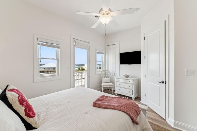 8037 Gulf Boulevard, Navarre, FL 32566