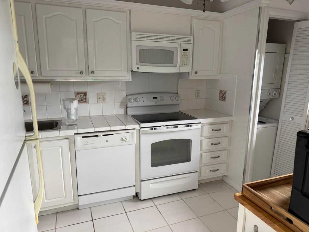 1523 E Hillsboro Boulevard 335, Deerfield Beach, FL 33441