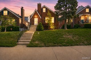 5621 Pernod Avenue, St Louis, MO 63139