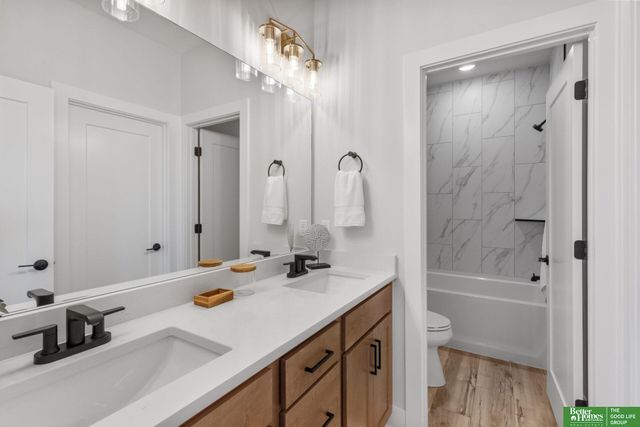 8922 Von Street, Papillion, NE 68046