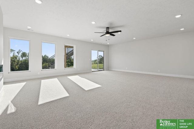 8922 Von Street, Papillion, NE 68046