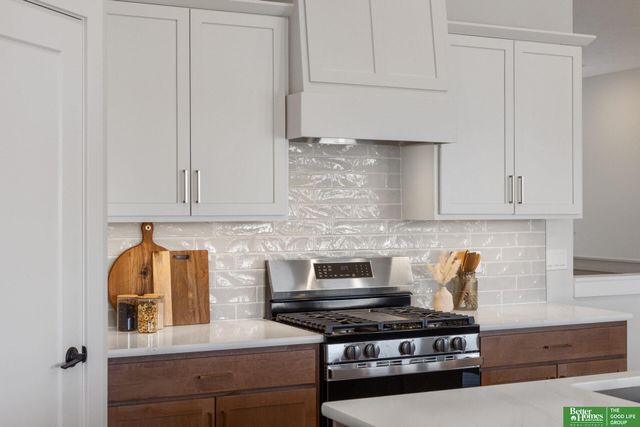 8922 Von Street, Papillion, NE 68046