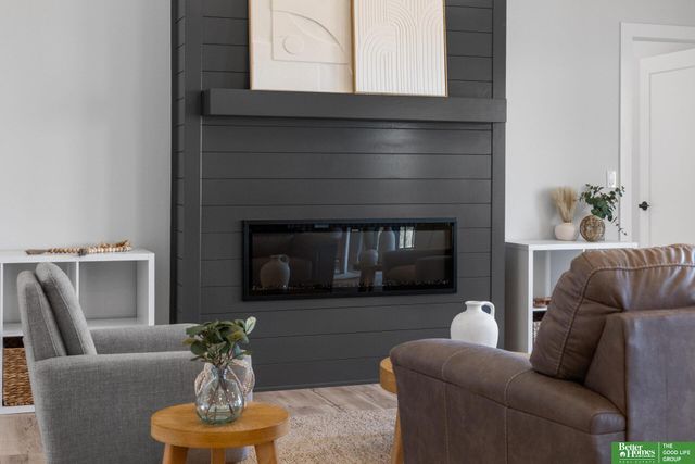 8922 Von Street, Papillion, NE 68046