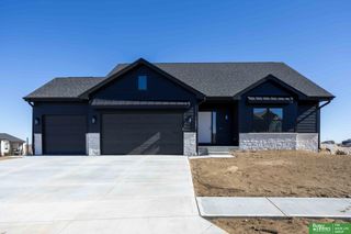 8922 Von Street, Papillion, NE 68046