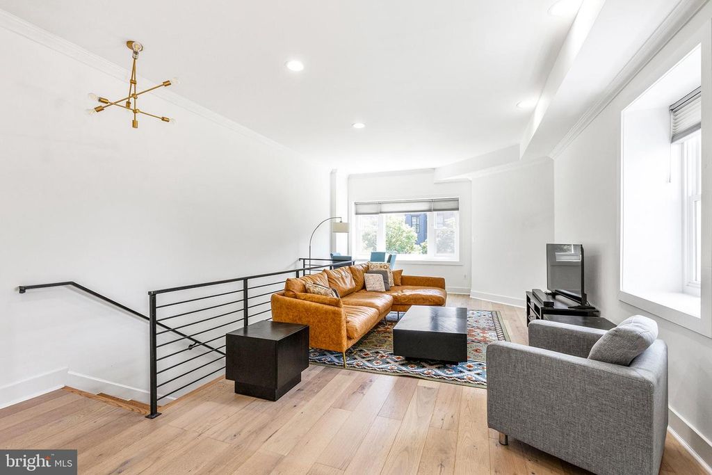 1922 1ST ST NW #B, Washington, DC 20001