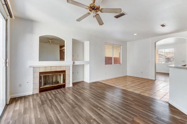 8203 Gardenside Ct, Sacramento, CA 95829