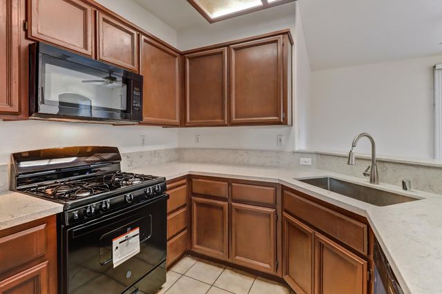 8203 Gardenside Ct, Sacramento, CA 95829