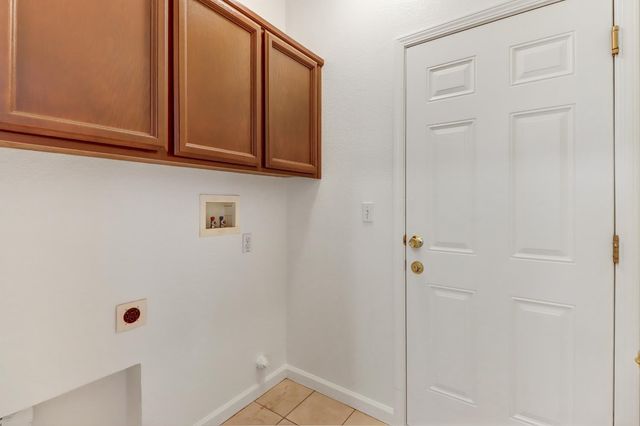 8203 Gardenside Ct, Sacramento, CA 95829