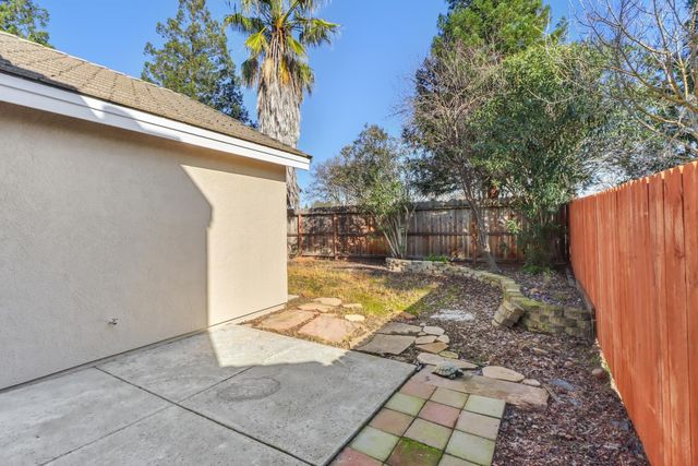 8203 Gardenside Ct, Sacramento, CA 95829