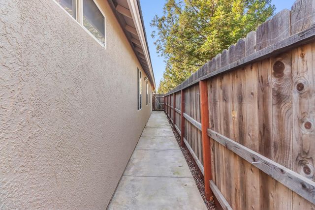 8203 Gardenside Ct, Sacramento, CA 95829