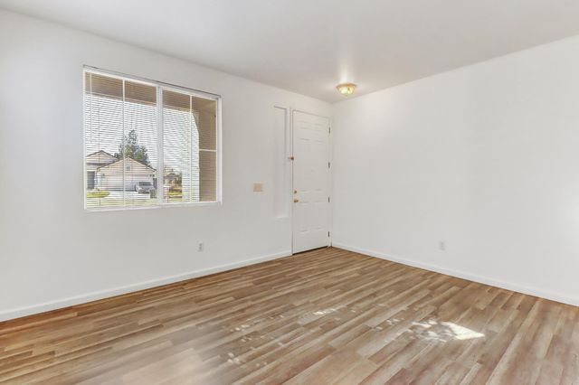 8203 Gardenside Ct, Sacramento, CA 95829