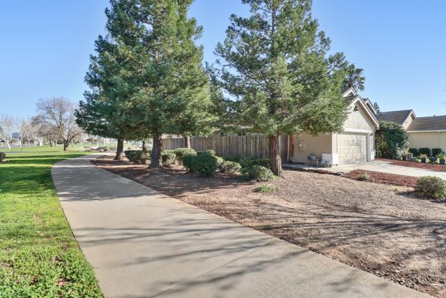 8203 Gardenside Ct, Sacramento, CA 95829