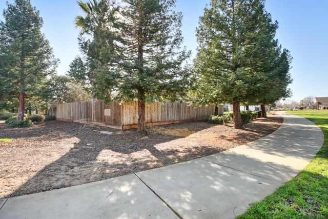 8203 Gardenside Ct, Sacramento, CA 95829
