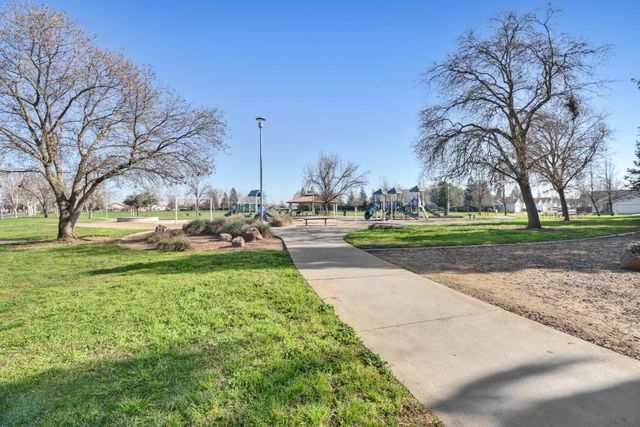 8203 Gardenside Ct, Sacramento, CA 95829