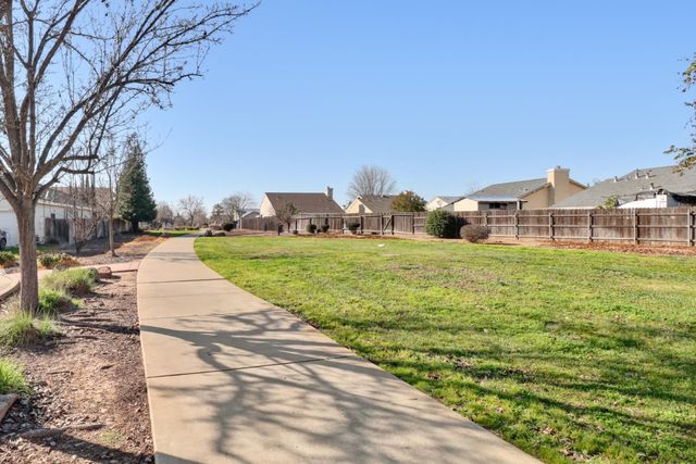 8203 Gardenside Ct, Sacramento, CA 95829