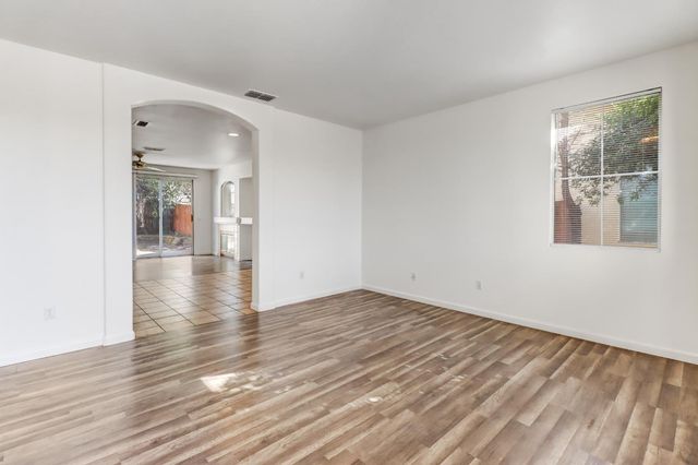 8203 Gardenside Ct, Sacramento, CA 95829