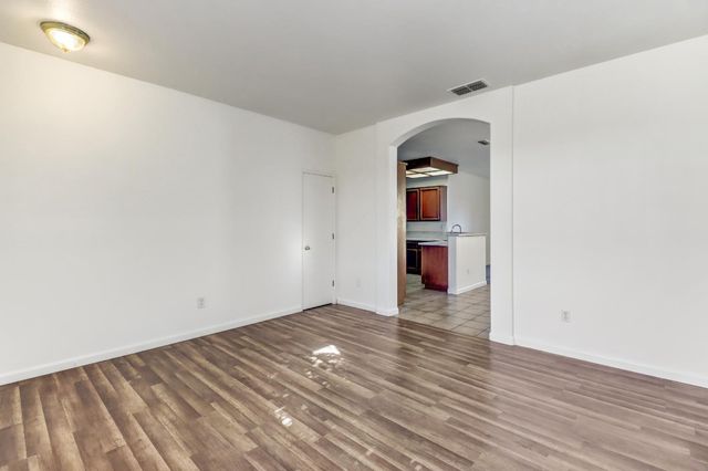 8203 Gardenside Ct, Sacramento, CA 95829