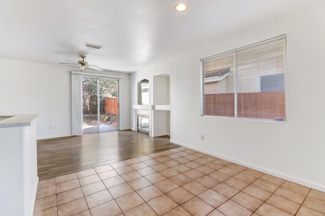 8203 Gardenside Ct, Sacramento, CA 95829