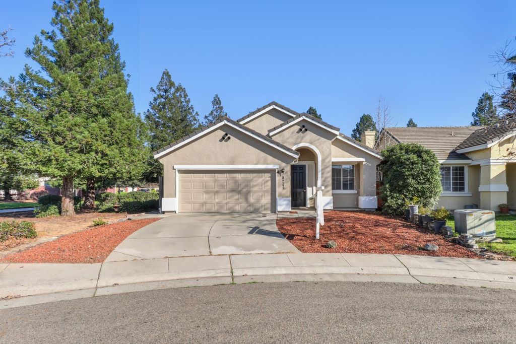 8203 Gardenside Ct, Sacramento, CA 95829