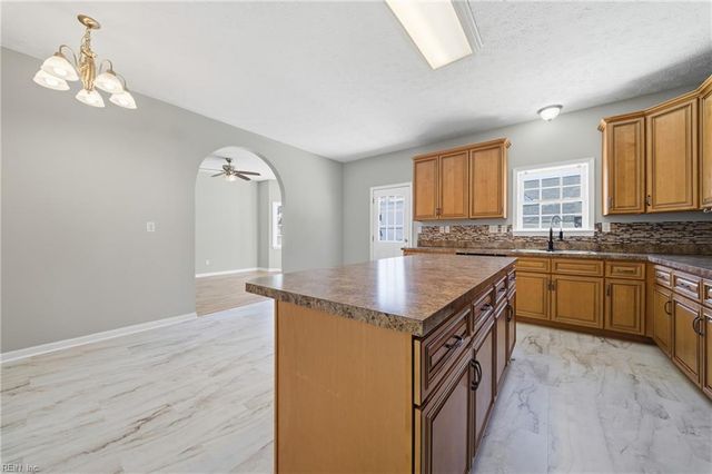 9 Johnson RD, Hampton, VA 23664