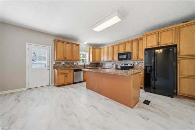 9 Johnson RD, Hampton, VA 23664