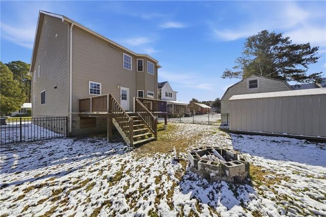 9 Johnson RD, Hampton, VA 23664