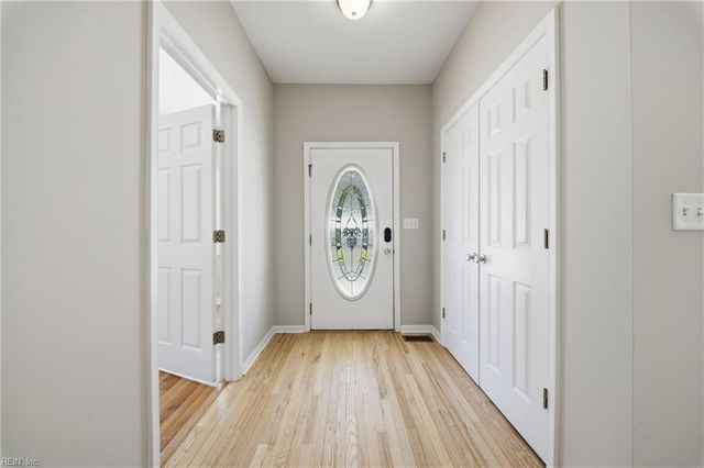 9 Johnson RD, Hampton, VA 23664