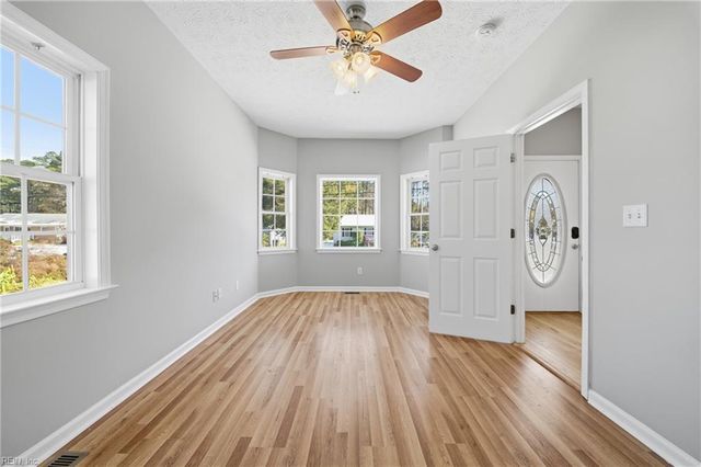 9 Johnson RD, Hampton, VA 23664