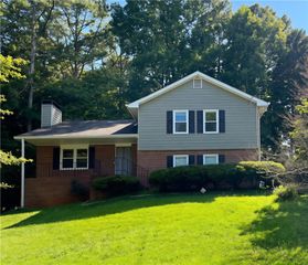 33 Chief Circle, Lawrenceville, GA 30043