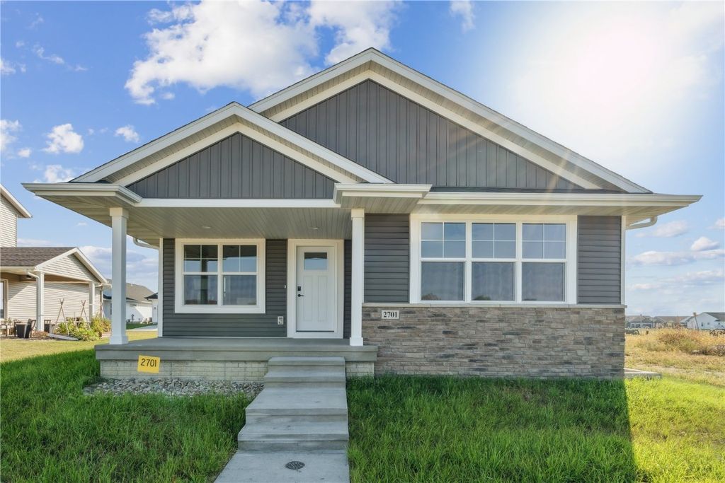 2701 Roycroft Drive, Marion, IA 52302