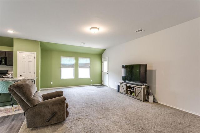 834 Highgarden Circle, Noble, OK 73068