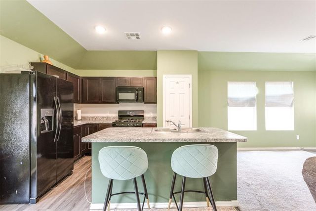 834 Highgarden Circle, Noble, OK 73068