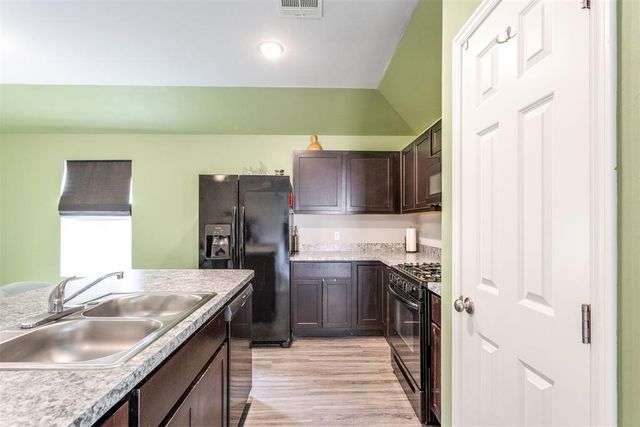 834 Highgarden Circle, Noble, OK 73068