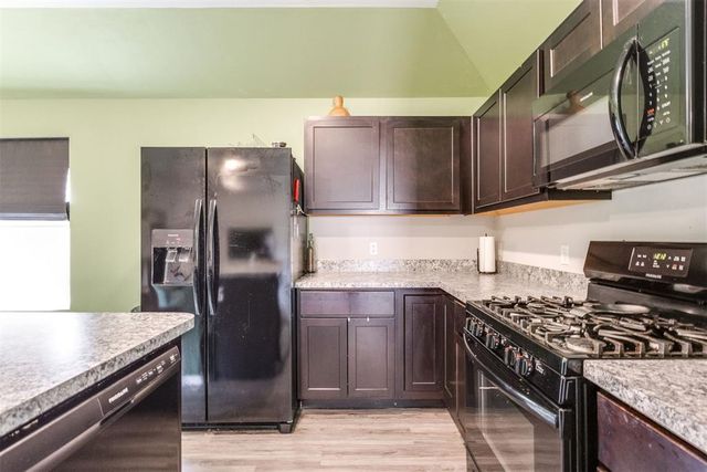 834 Highgarden Circle, Noble, OK 73068