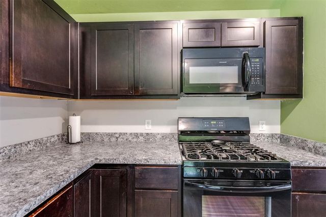 834 Highgarden Circle, Noble, OK 73068