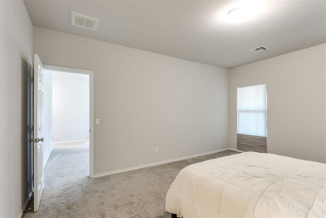 834 Highgarden Circle, Noble, OK 73068