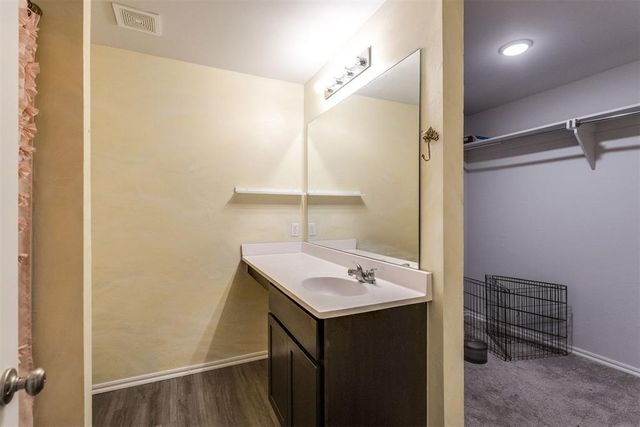 834 Highgarden Circle, Noble, OK 73068