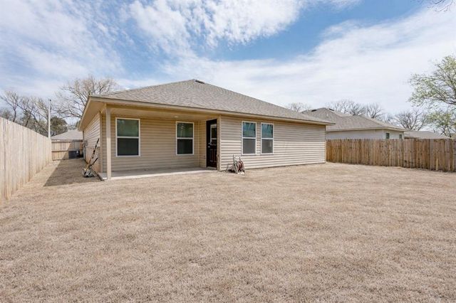 834 Highgarden Circle, Noble, OK 73068