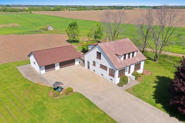 2110 N 8TH STREET, Manitowoc, WI 54220