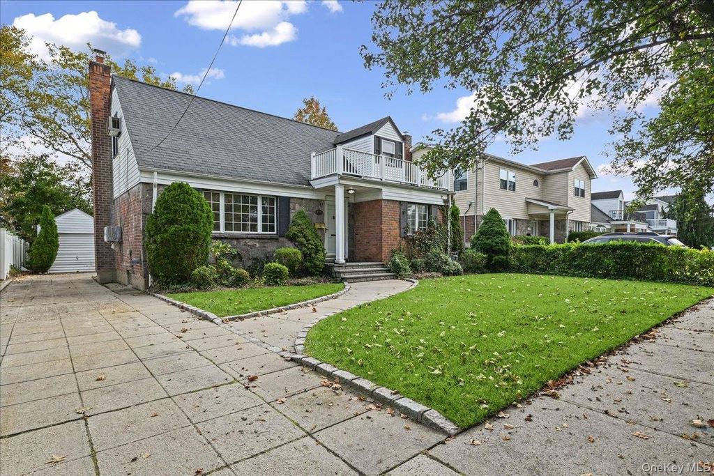 121 Norman Street, New Hyde Park, NY 11040 — exterior