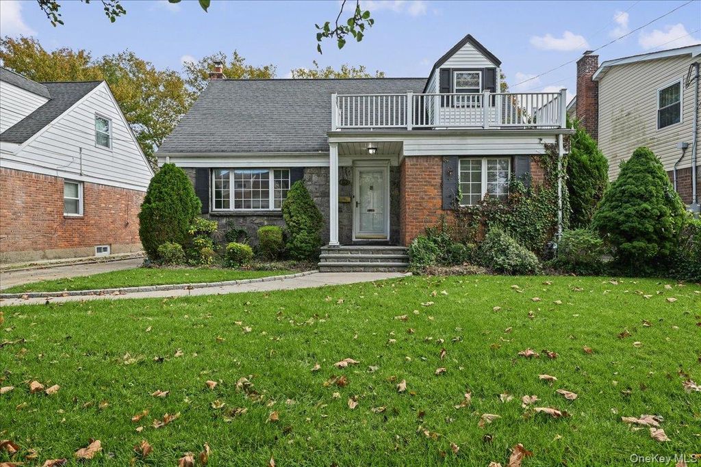 121 Norman Street, New Hyde Park, NY 11040 — photo 2
