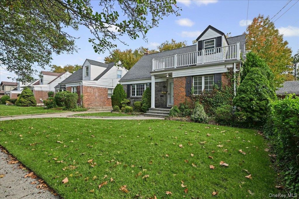 121 Norman Street, New Hyde Park, NY 11040 — photo 3