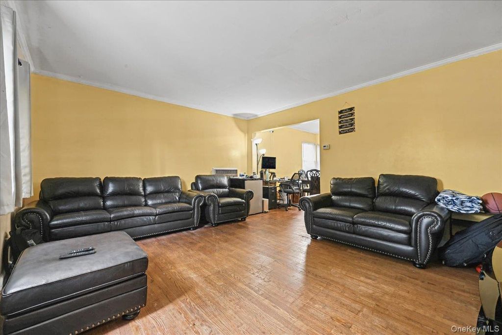 121 Norman Street, New Hyde Park, NY 11040 — photo 4