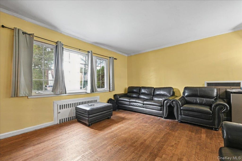 121 Norman Street, New Hyde Park, NY 11040 — photo 5