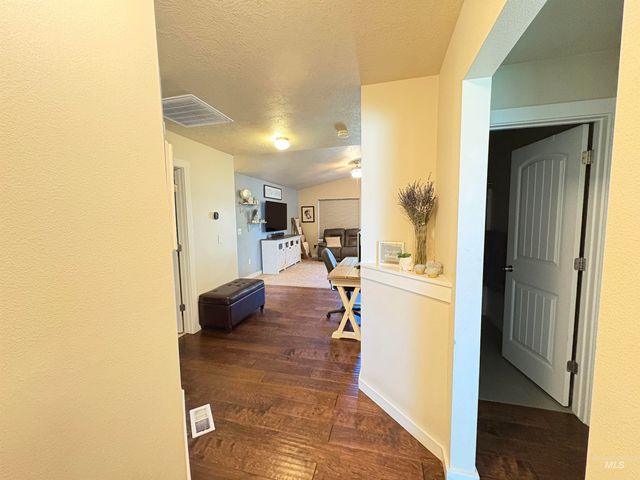 739 S Hemingway Ave, Boise, ID 83709